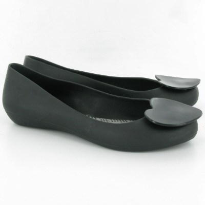 MEL-POP-HEART-FLAT-PUMP-BLACK